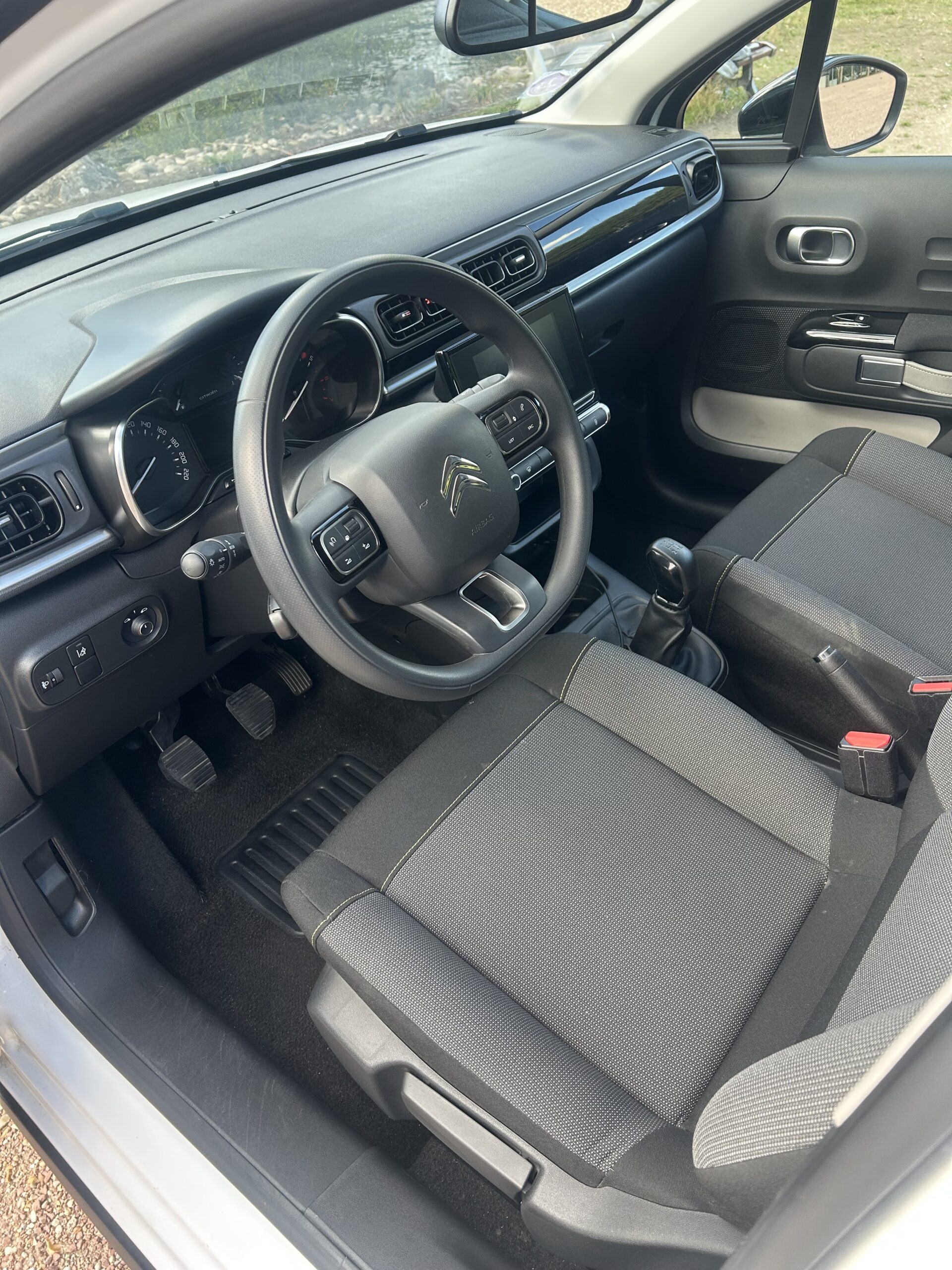 
								Citroen C3 III Entreprise 1.2 PureTech 82 FEEL NAV full									