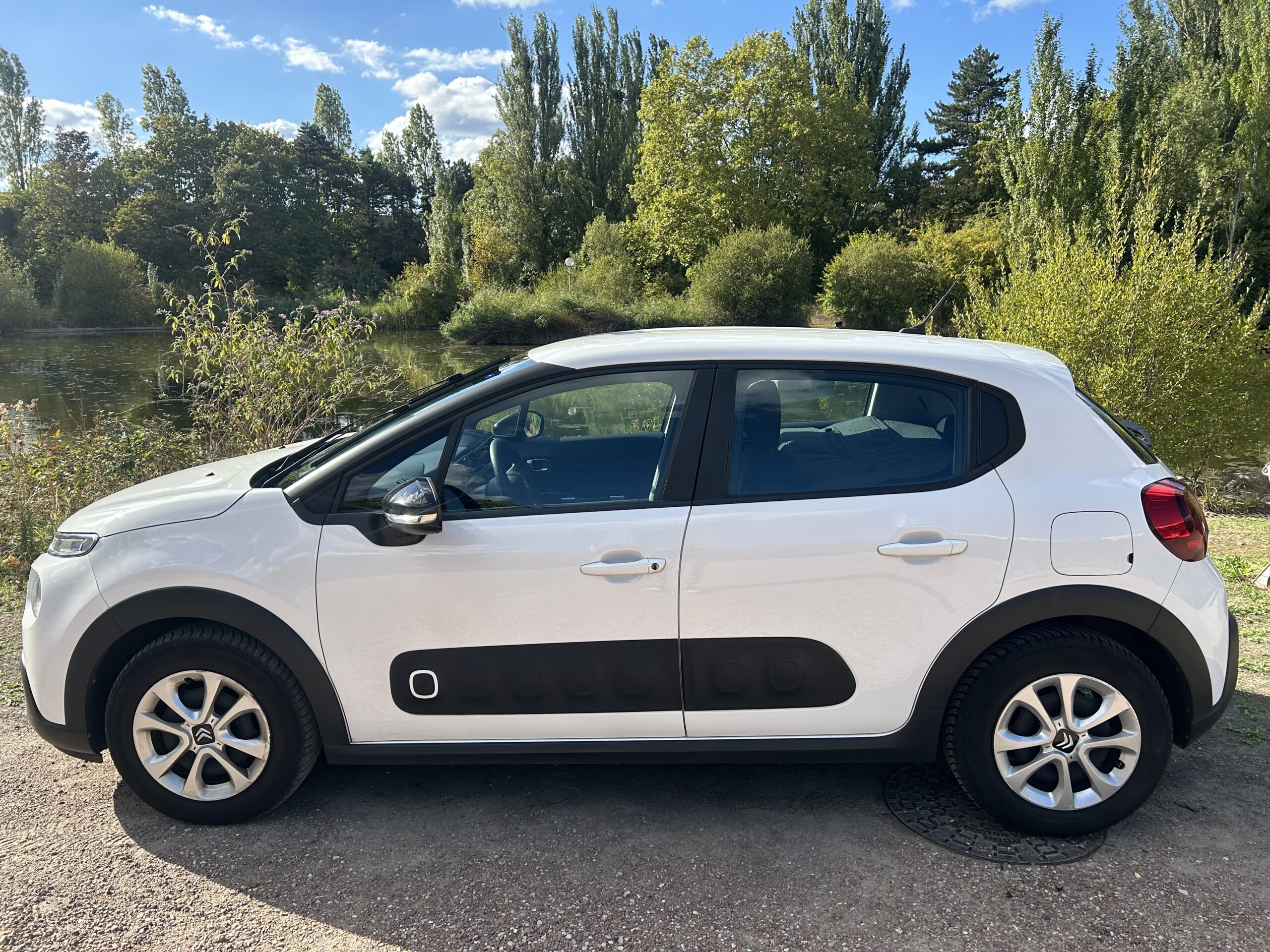 
								Citroen C3 III Entreprise 1.2 PureTech 82 FEEL NAV full									