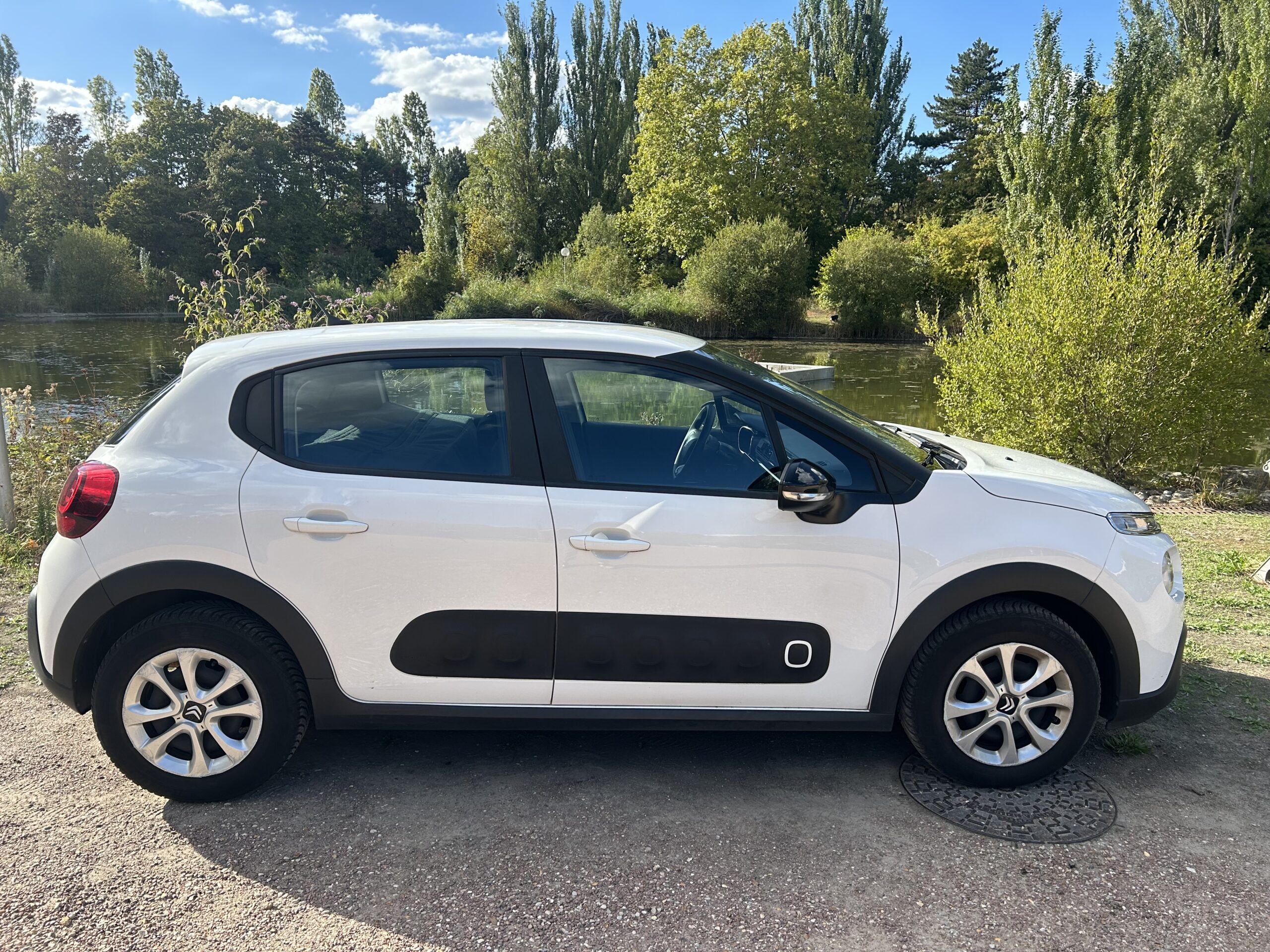 
								Citroen C3 III Entreprise 1.2 PureTech 82 FEEL NAV full									